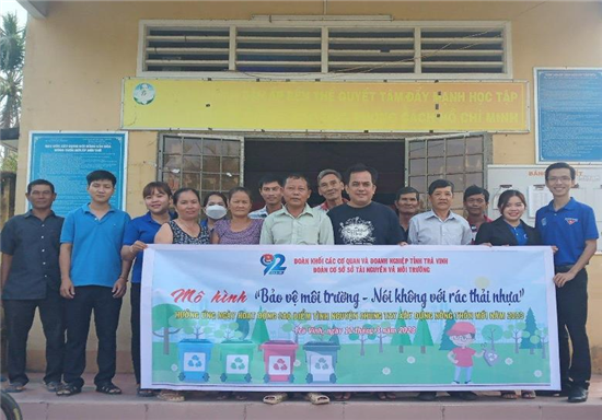 Thành lập mô hình "Bảo vệ môi trường - Nói không với rác thải nhựa" tại xã Tân Sơn
